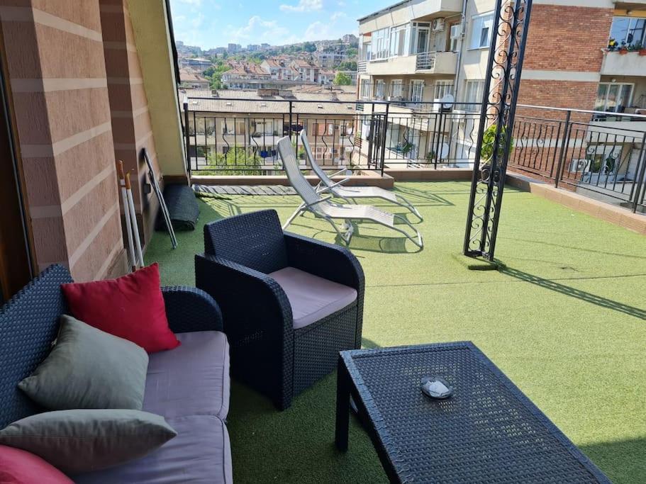 Unique Studio- Great Balcony And View! Parking Possibility! Veliko Tárnovo Exterior foto